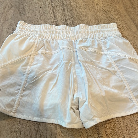 Lululemon Shorts Size 8 - Picture 3 of 3